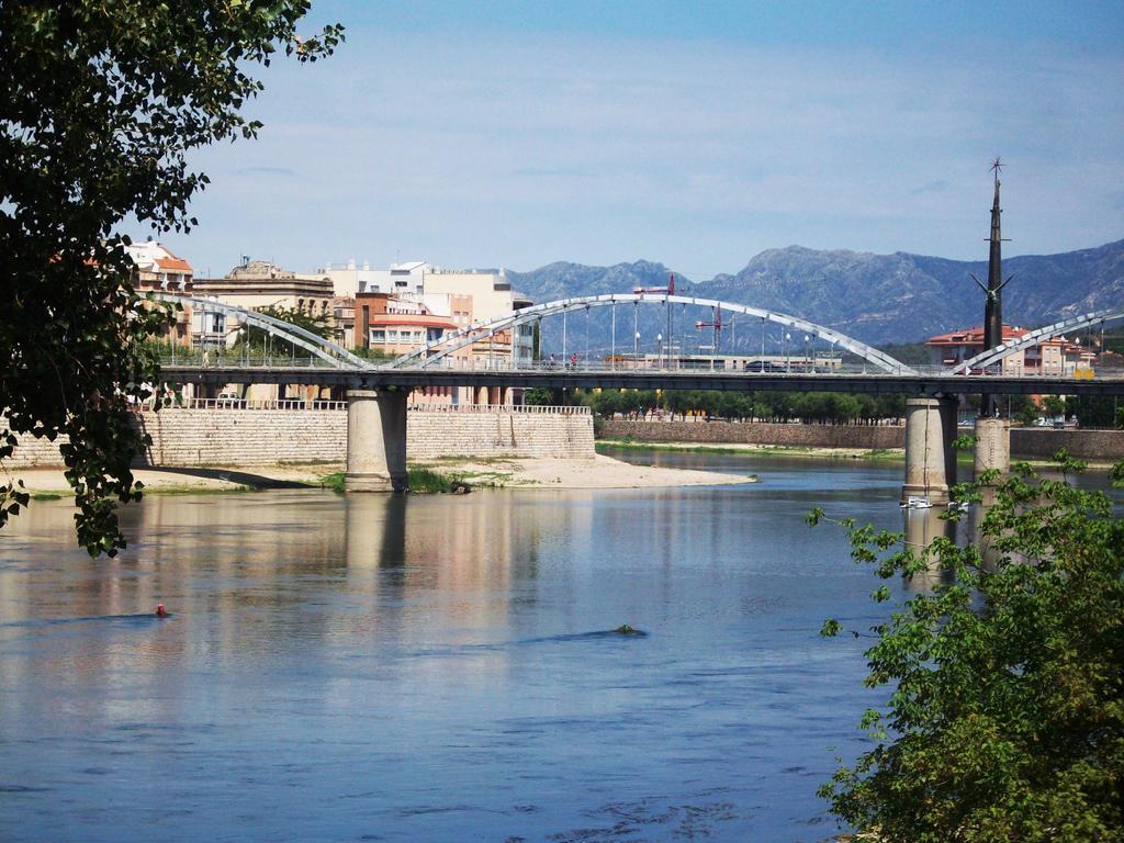 River Ebro Holidays Tivenys Esterno foto